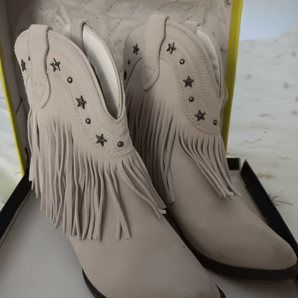 VERY VOLATILE - COWGIRL BOOTS- SUEDE, FRINGED AND STUDDED SIZE 7